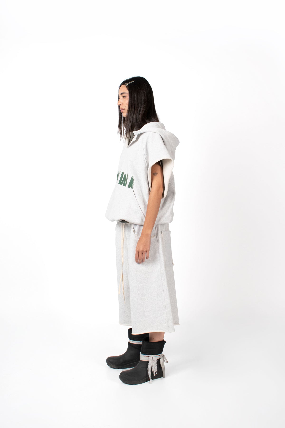 Women's baggy grey sweat shorts streetwear fit
