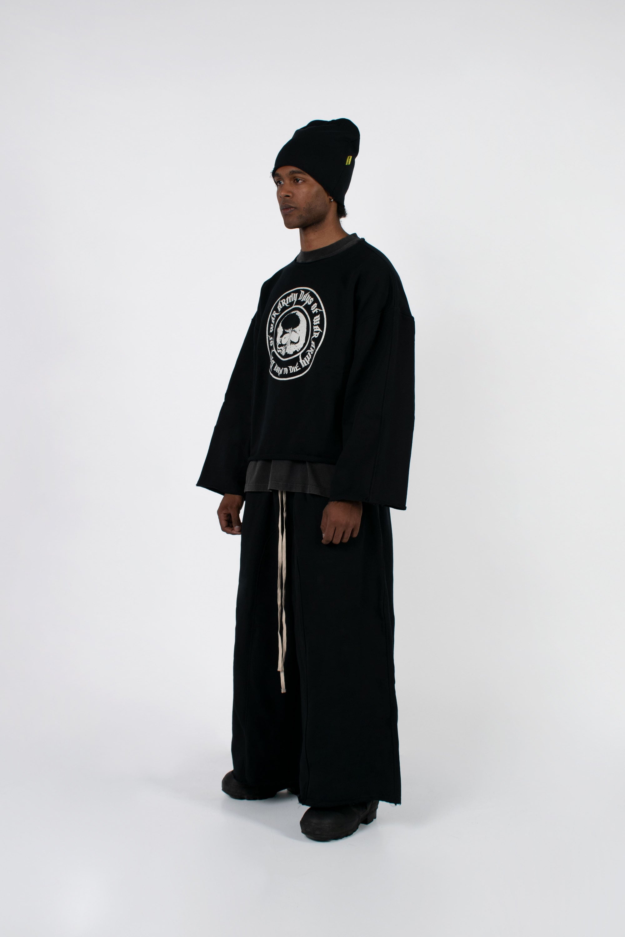 BLACK BAGGY SWEATPANTS